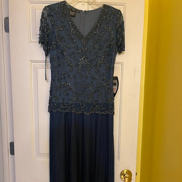 Formal Dress - Picture 1 of 1